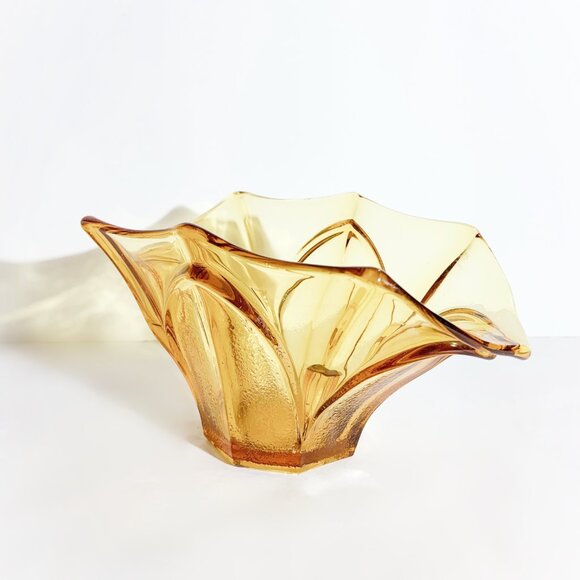 Vintage Amber Glass Vase / Candy Dish with Scallop Edge Design - Picture 5 of 8